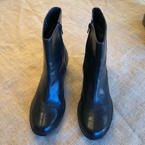 CLARKS BLACK LEATHER BOOTS